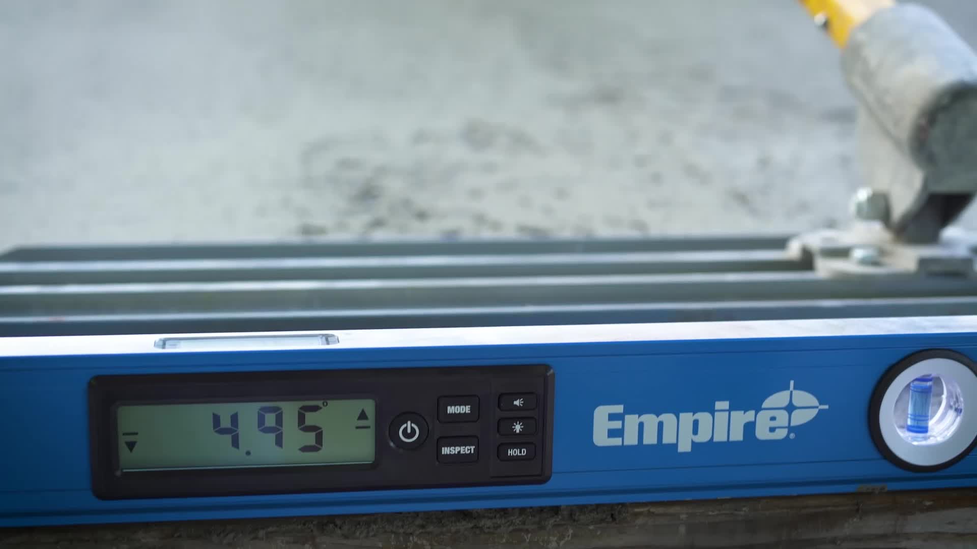 EMPIRE Auto-Calibrated Digital Level